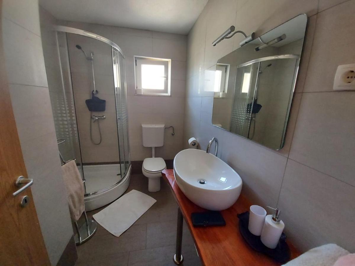 Frane Apartment Zavalatica Buitenkant foto